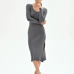 Abito in maglia grigio medio con spacchi laterali