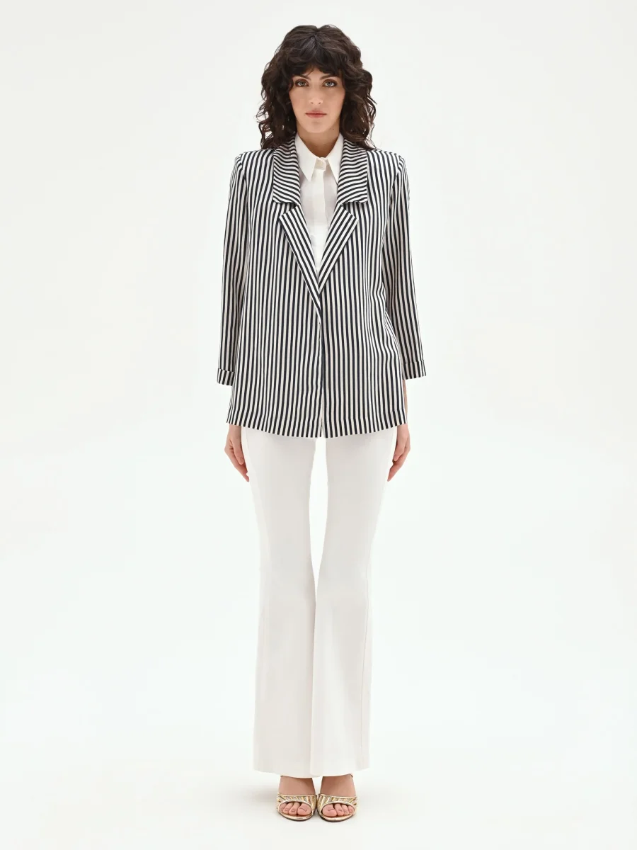 Giacca bianca a righe blu