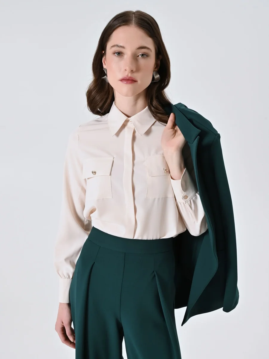 Camicia Bianca con Utility Pockets – Image 8