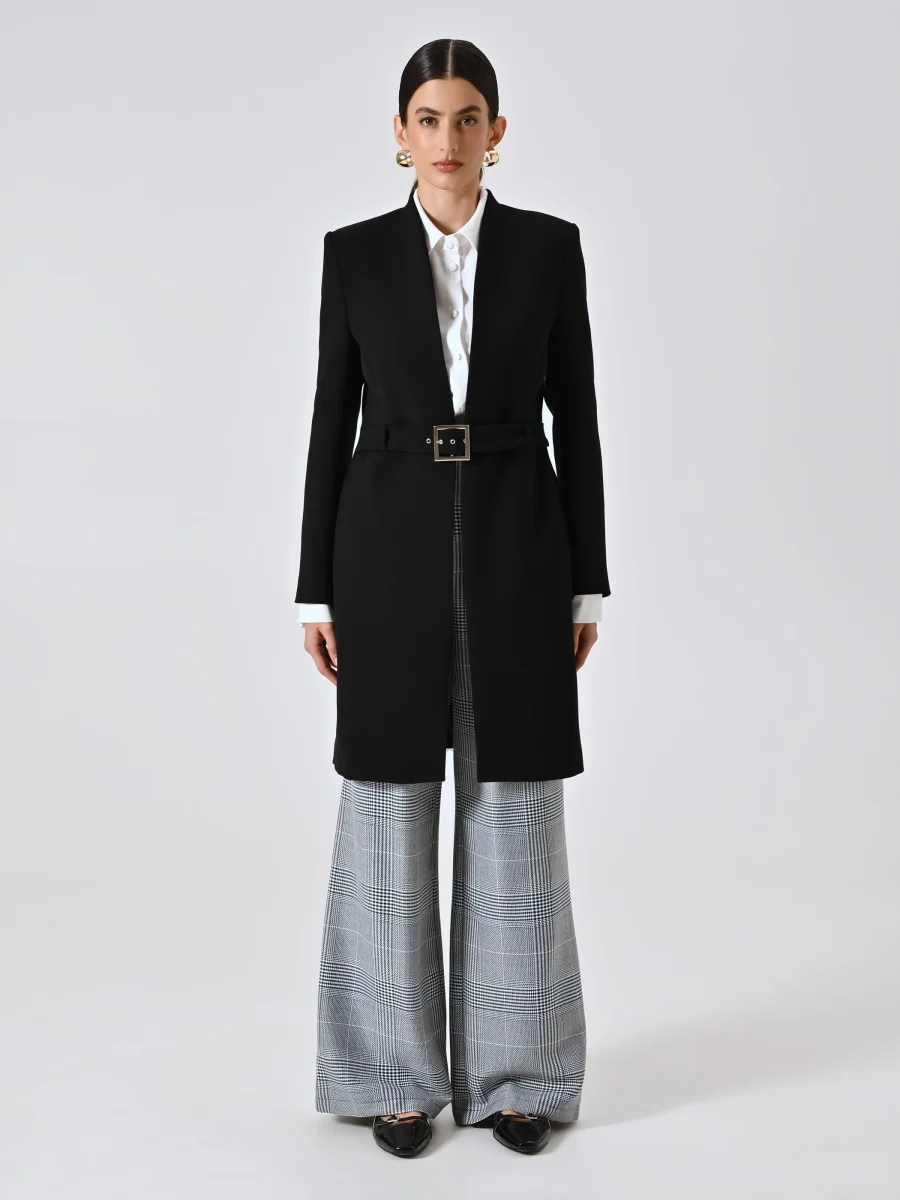 Spolverino Nero con Fibbia Geometrica – Image 4