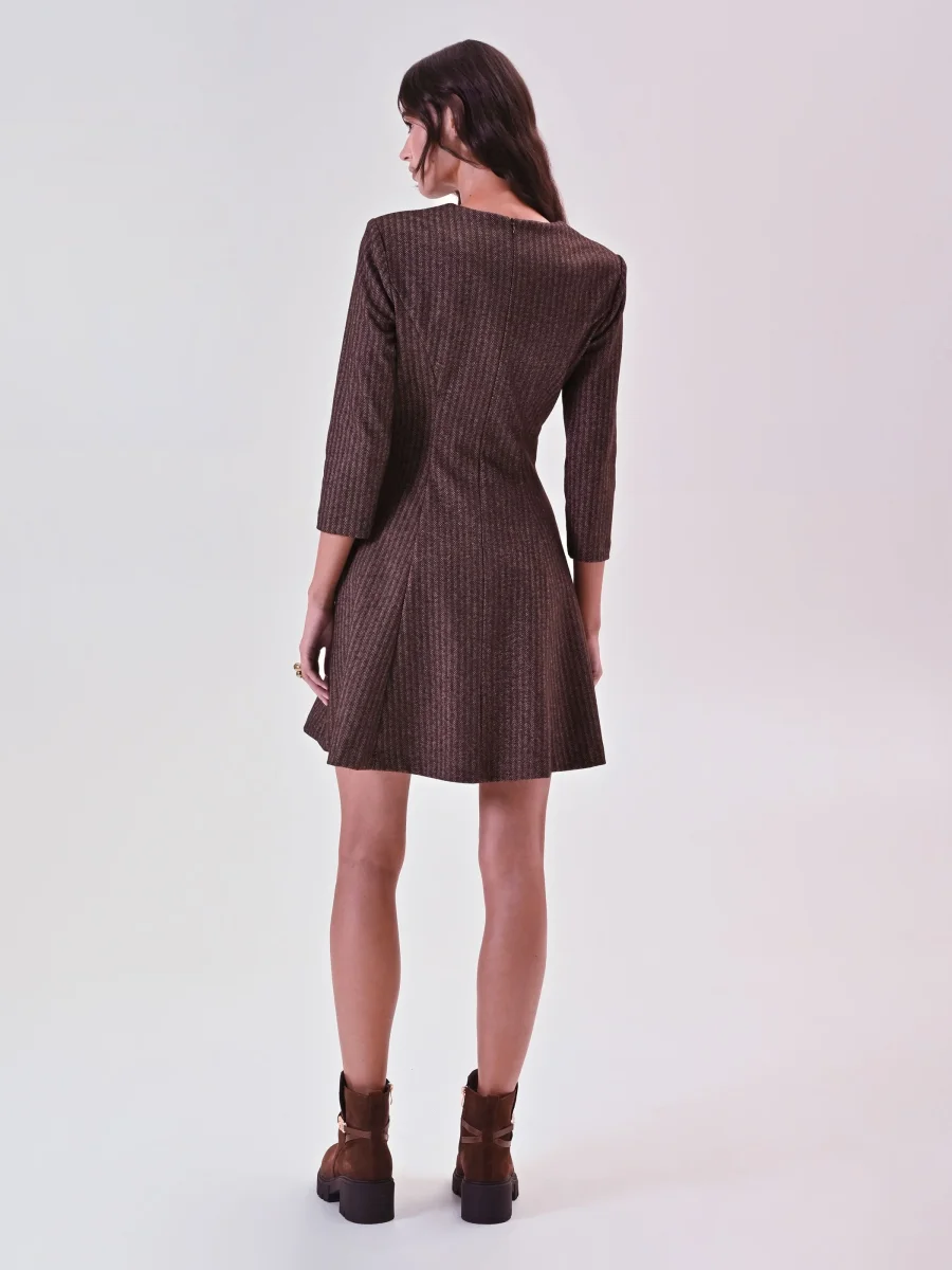 Abito a Ruota in Tessuto Maschile Marrone – Image 3