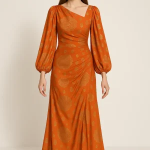 Robe Orange À Motifs Dorés Élégante
