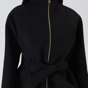 Cappotto Corto Nero con Cintura