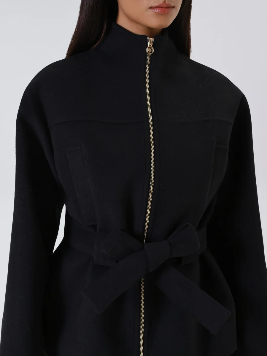 Cappotto Corto Nero con Cintura