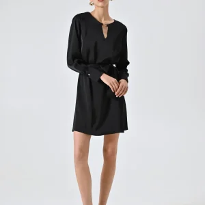 Abito Nero in Raso con Cintura