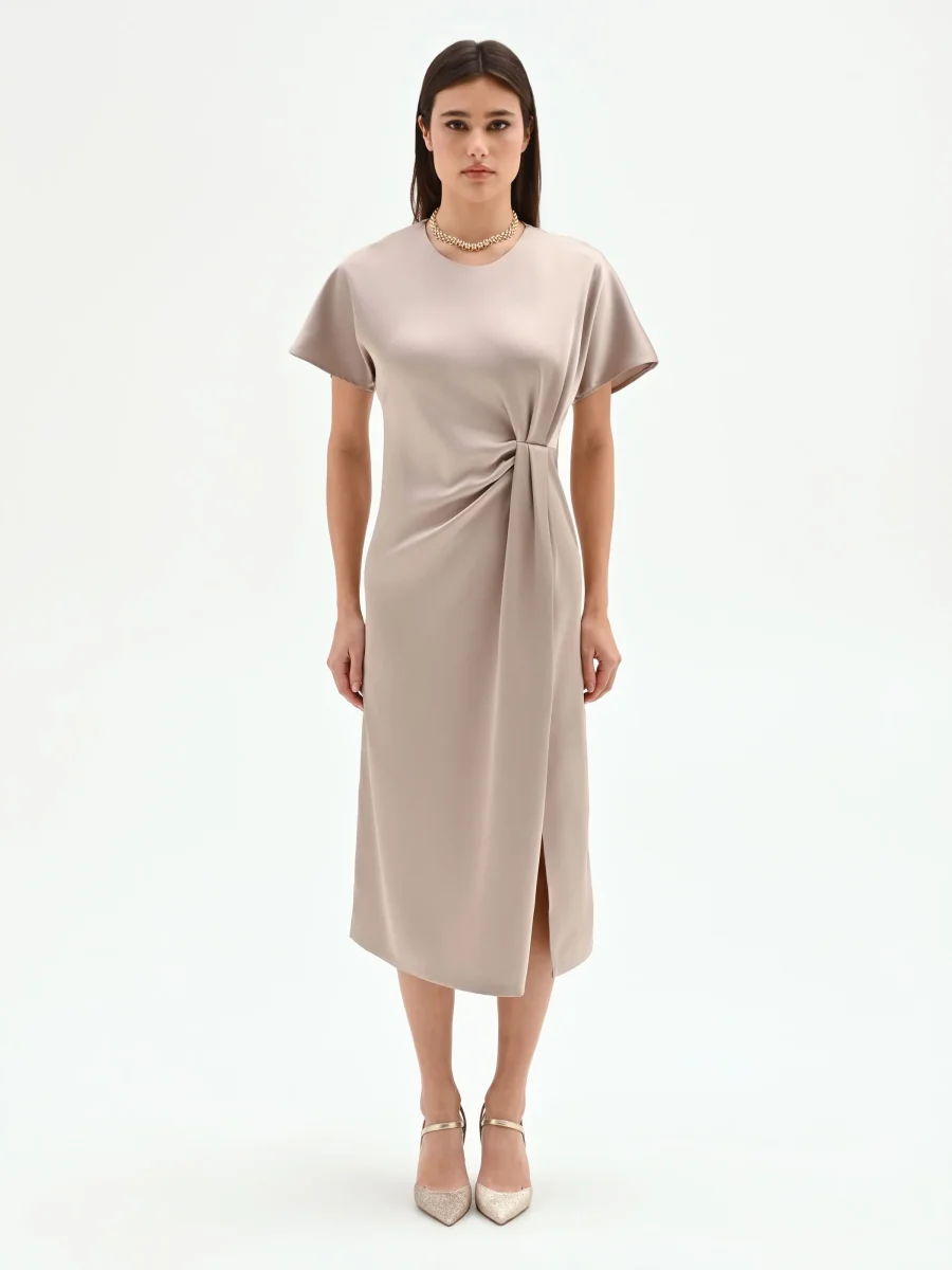 Abito in raso tortora beige con nodo laterale