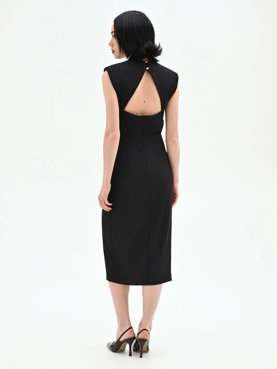 Abito tubino nero con dettaglio catena – Image 3