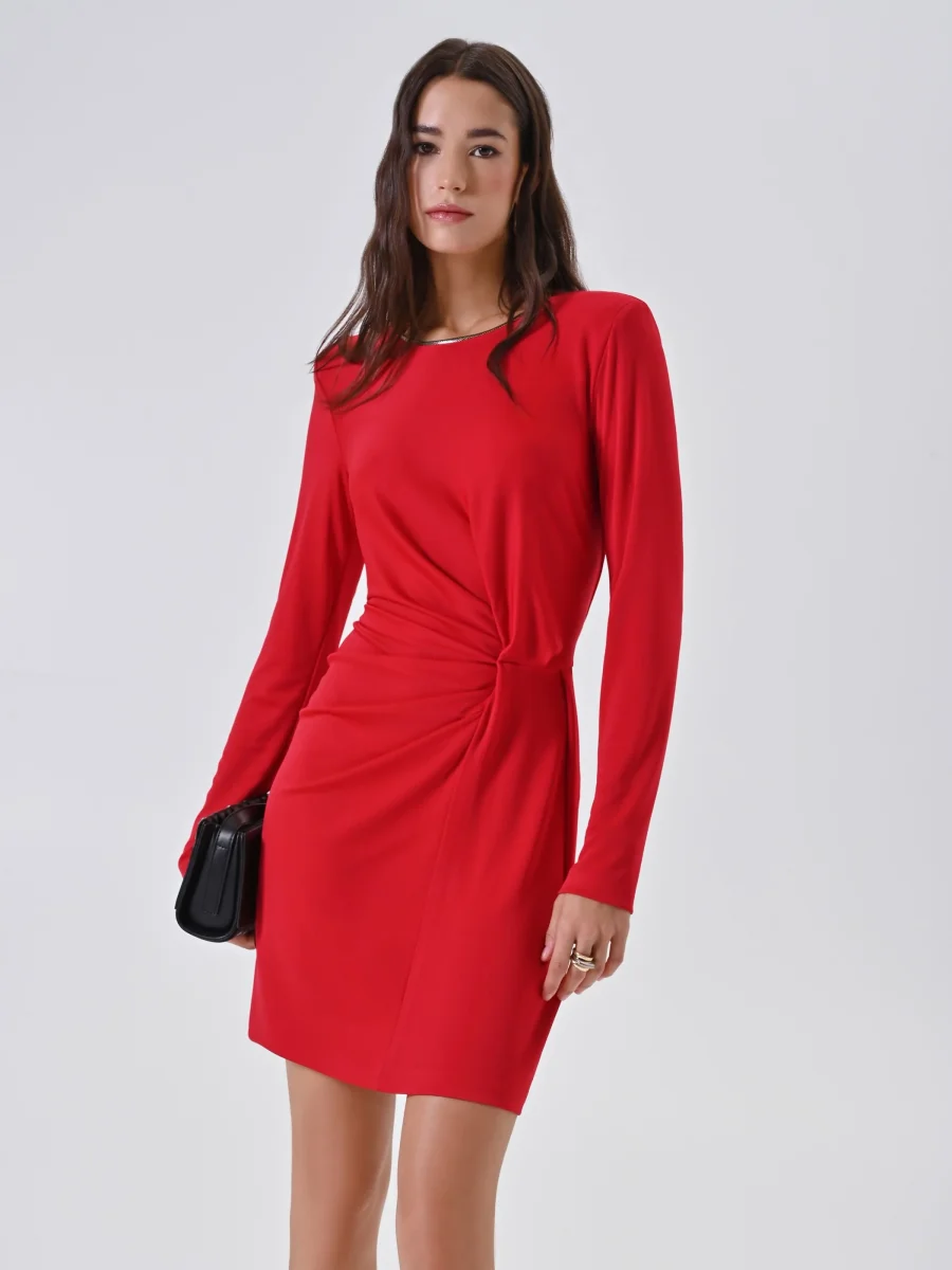 Abito Rosso Stretch con Drappeggio – Image 6