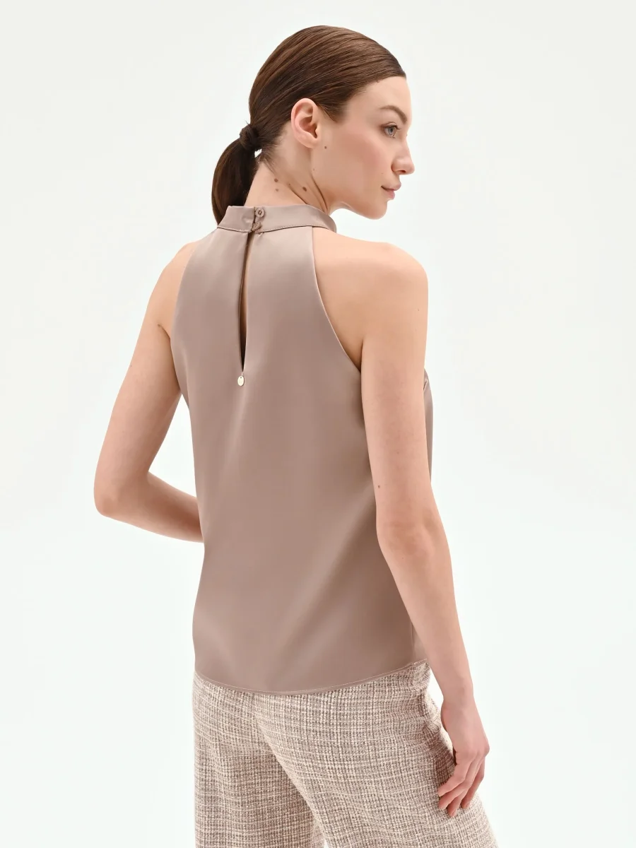 Top tortora beige in raso con applicazione gioiello – Image 4