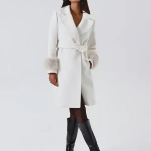 Cappotto Bianco con Maniche effetto Pelliccia