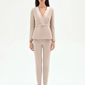 Giacca tortora beige con cintura e rever satinati