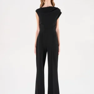 Tuta nera con scollo asimmetrico