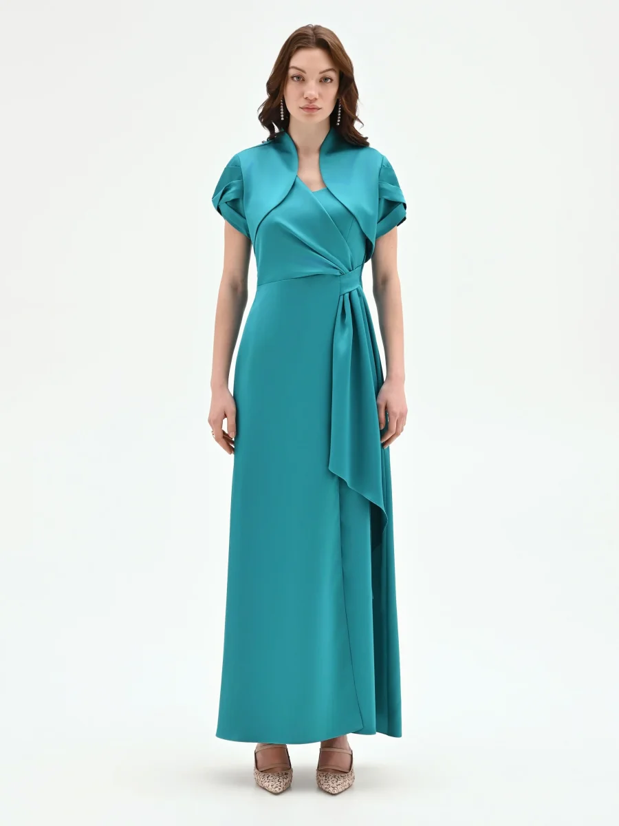 Coprispalla atelier smeraldo verde in raso con maniche strutturate – Image 2