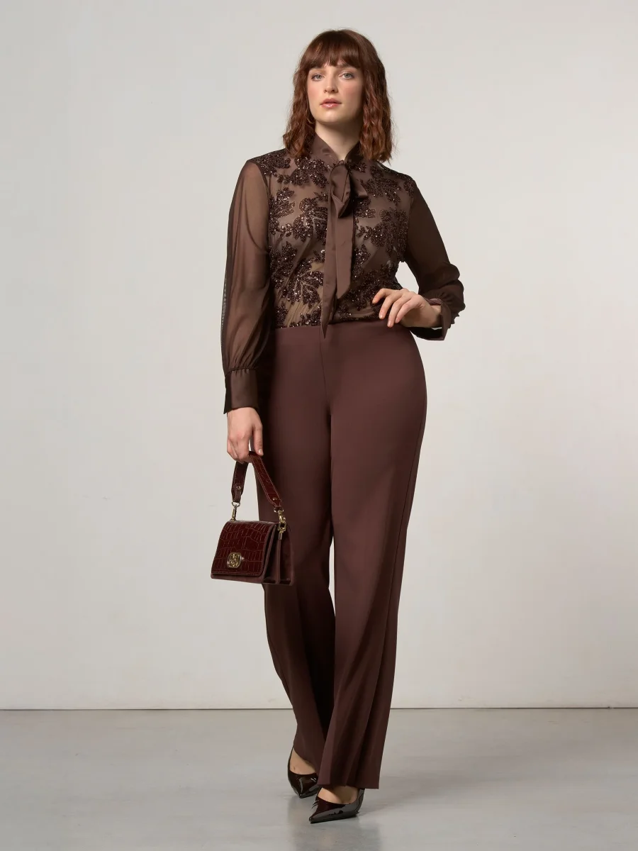 Blusa Curvy cioccolato con ricamo di paillettes – Image 7