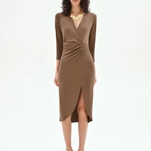 Abito longuette marrone in jersey a costine