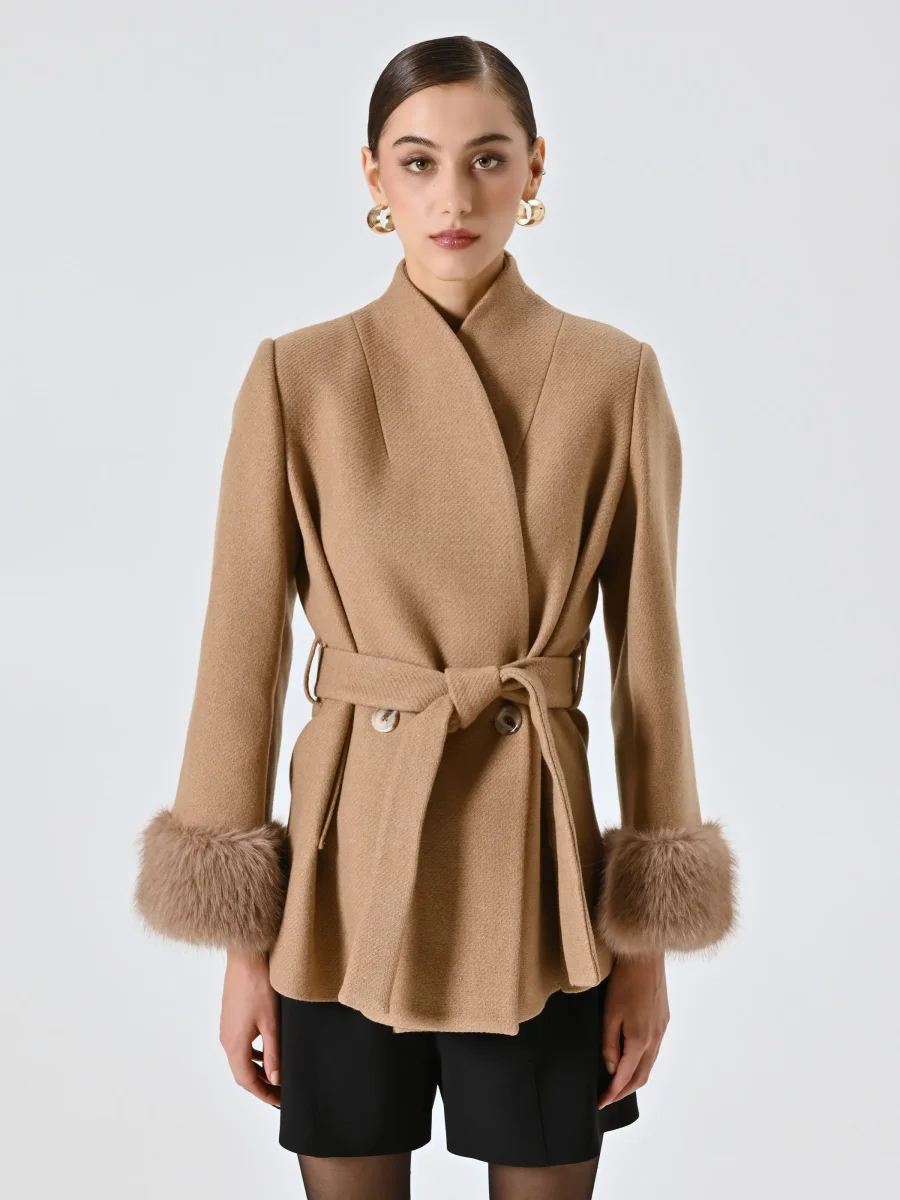 Cappotto Corto Cammello con Inserti effetto Pelliccia – Image 5