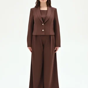 Giacca curvy corta cioccolato con bottoni gioiello