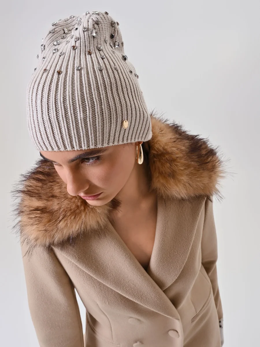 Cuffia Bianca con Pietre – Image 2