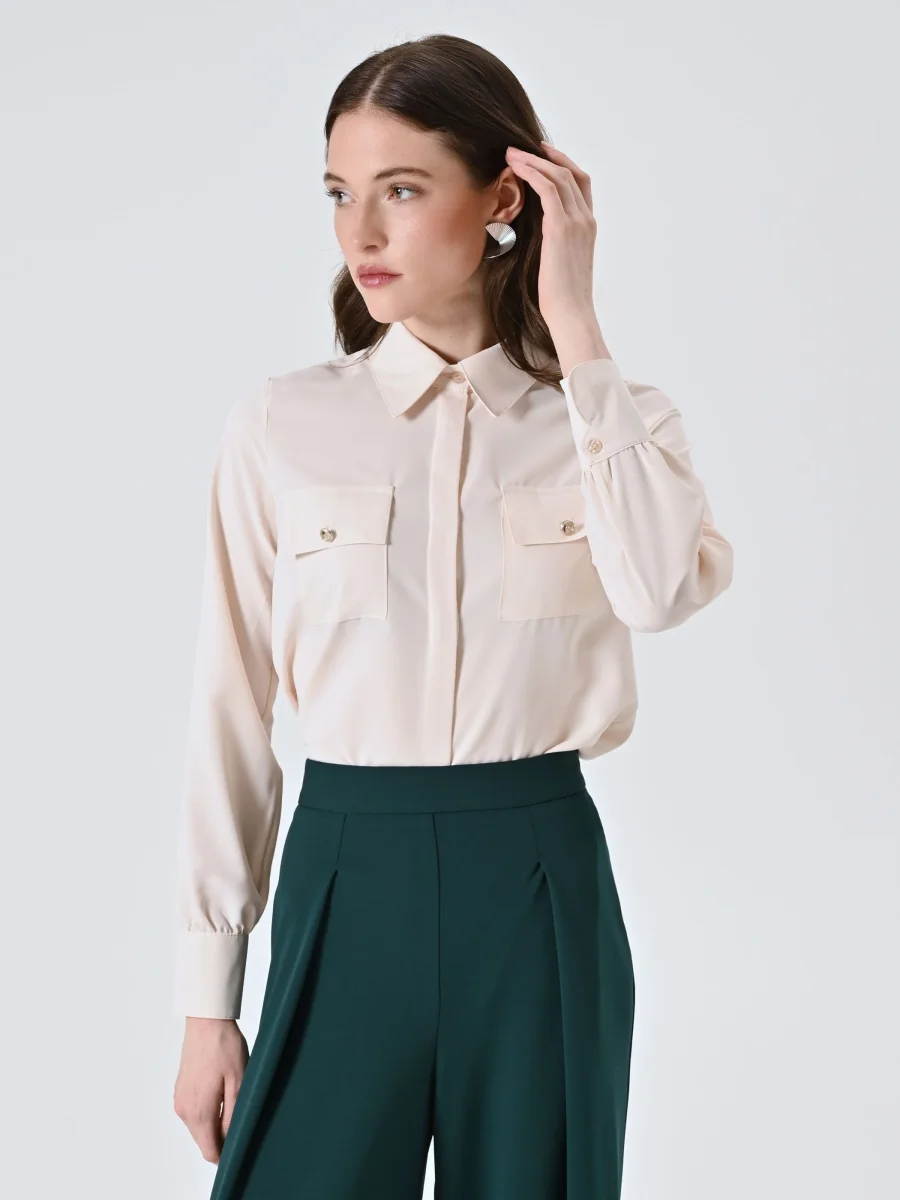 Camicia Bianca con Utility Pockets – Image 4