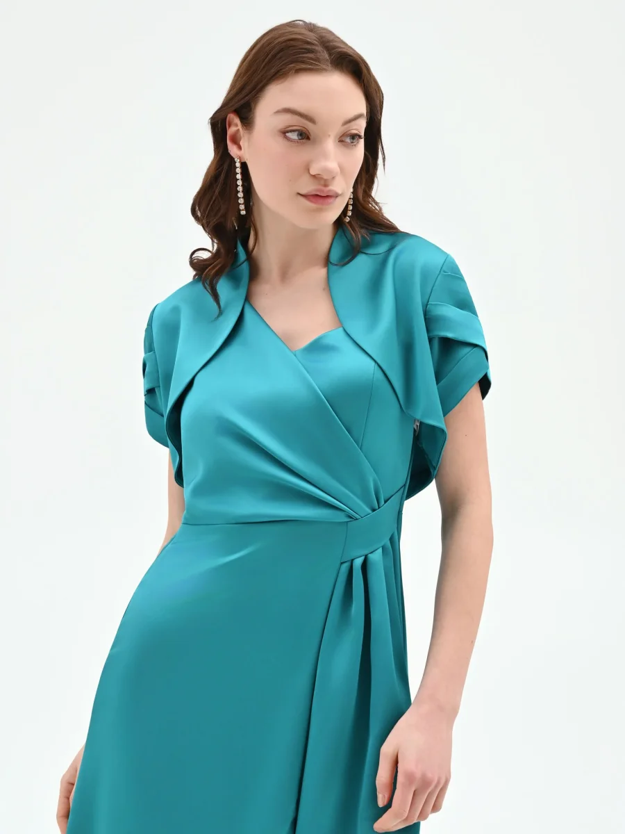 Coprispalla atelier smeraldo verde in raso con maniche strutturate – Image 6