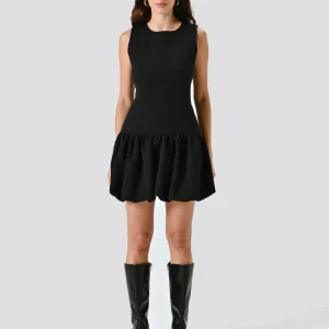 Abito Nero con Balza