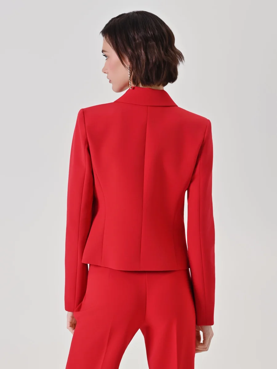 Giacca sfiancata rossa con bottoni gioiello – Image 6