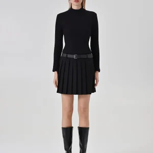 Abito nero con gonna plissé