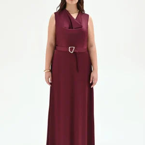 Abito lungo curvy bordeaux con scollo asimmetrico