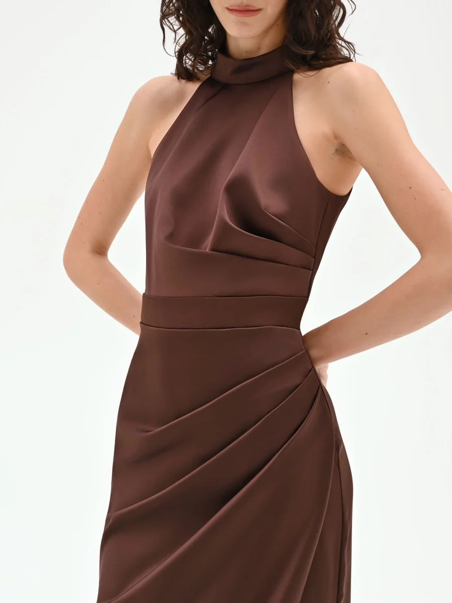 Abito lungo cioccolato in raso drappeggiato – Image 3