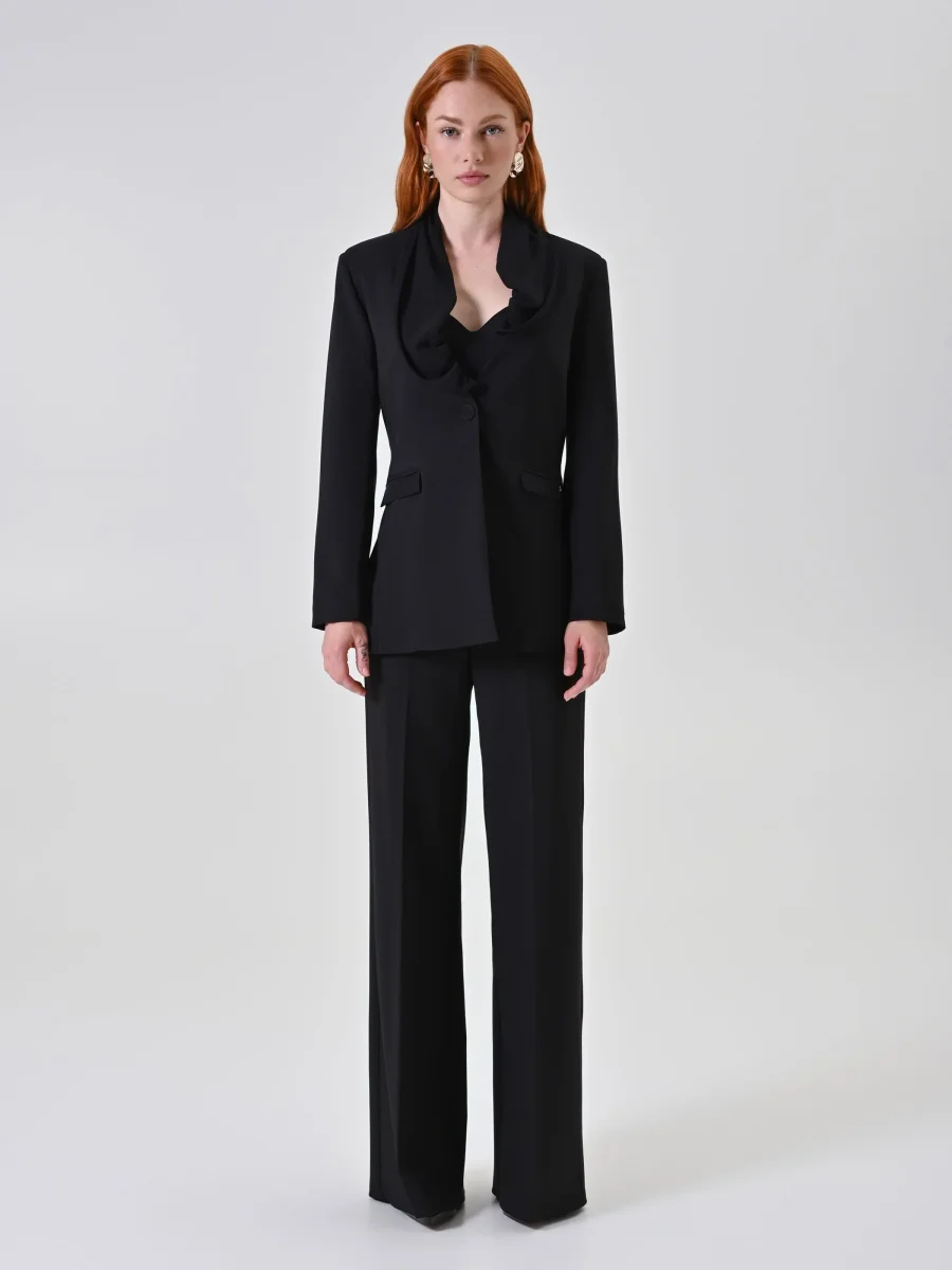 Giacca Nera con Rever Drappeggiato – Image 2