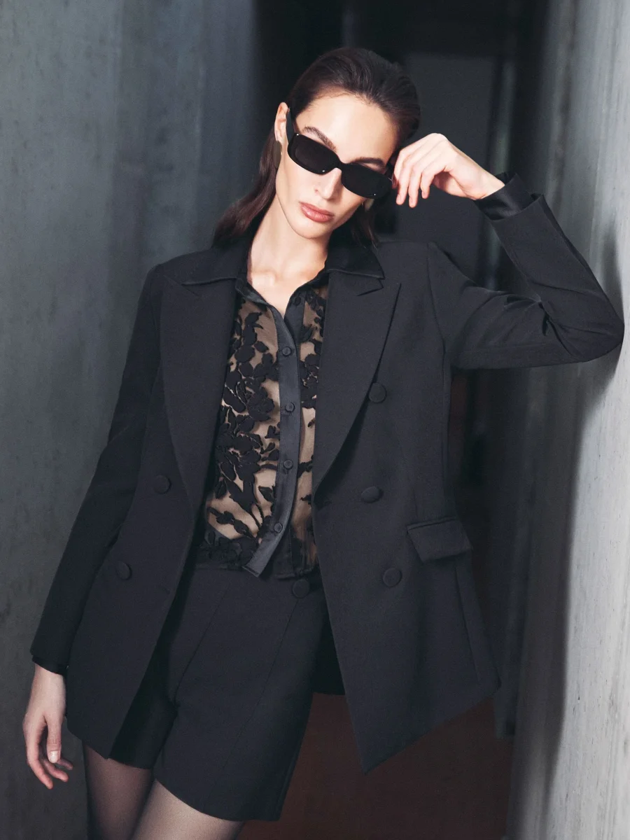 Giacca Nera Doppiopetto con Bottoni Ricoperti – Image 9