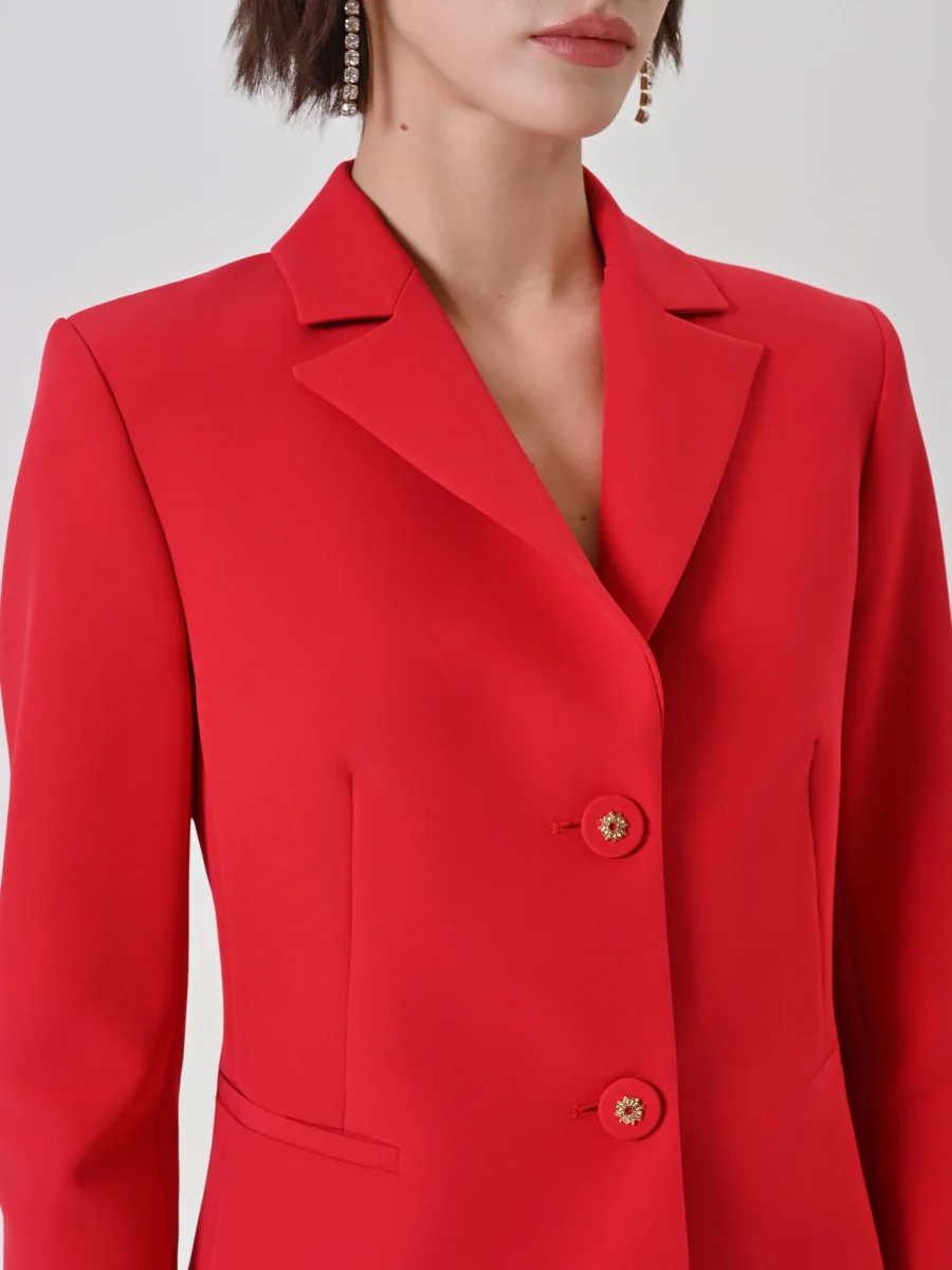 Giacca sfiancata rossa con bottoni gioiello – Image 3