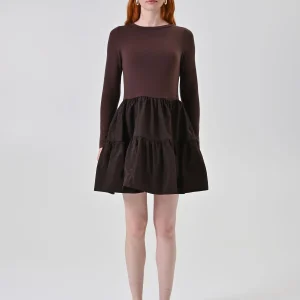 Abito cioccolato bi-materico con gonna a balze