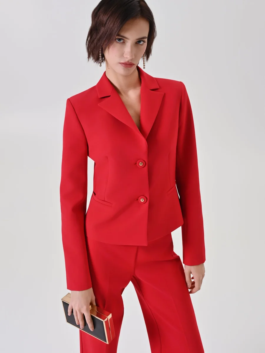 Giacca sfiancata rossa con bottoni gioiello – Image 7