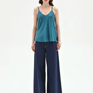 Top rosa in raso con scollo a v