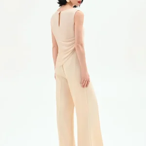 Tuta elegante beige chiaro con corpetto drappeggiato