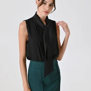 Top Nero con Fiocco e Pieghe Cucite