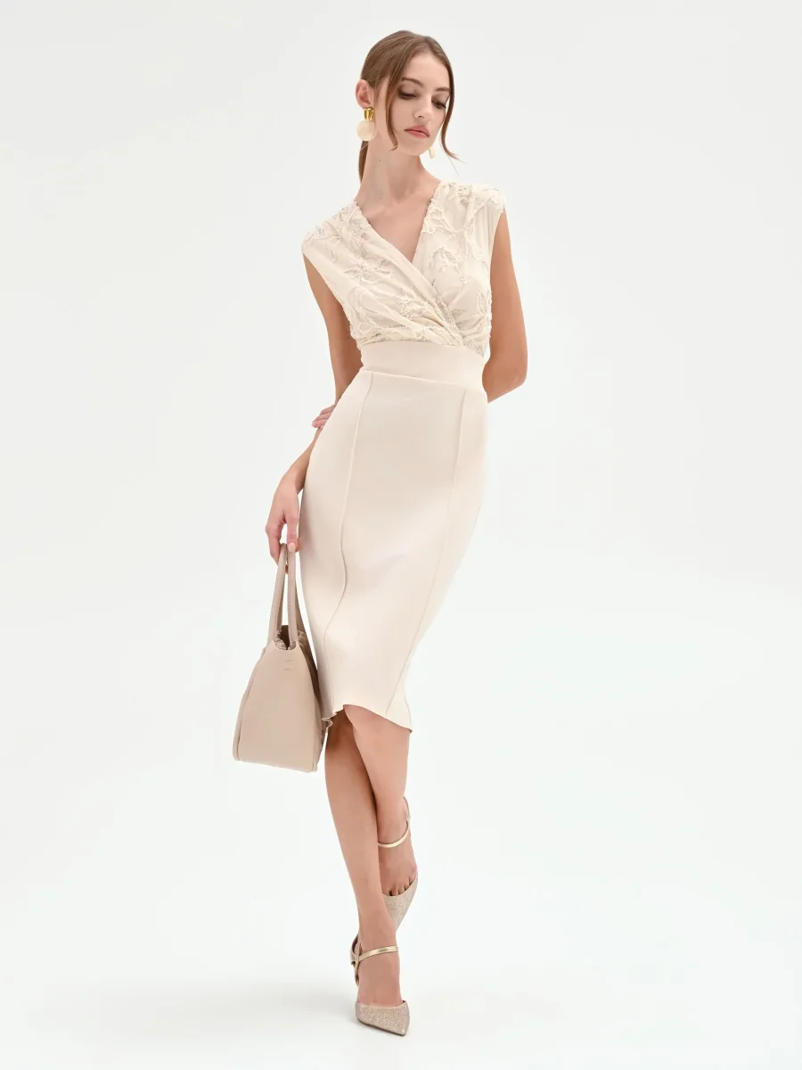 Tubino beige chiaro con corpino ricamato – Image 7