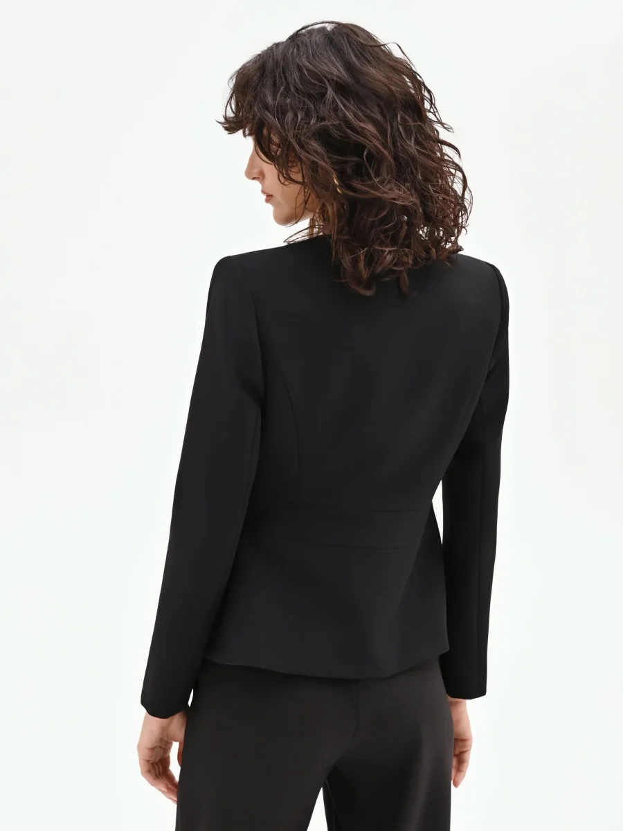 Giacca nera con baschina e dettagli dorati – Image 2