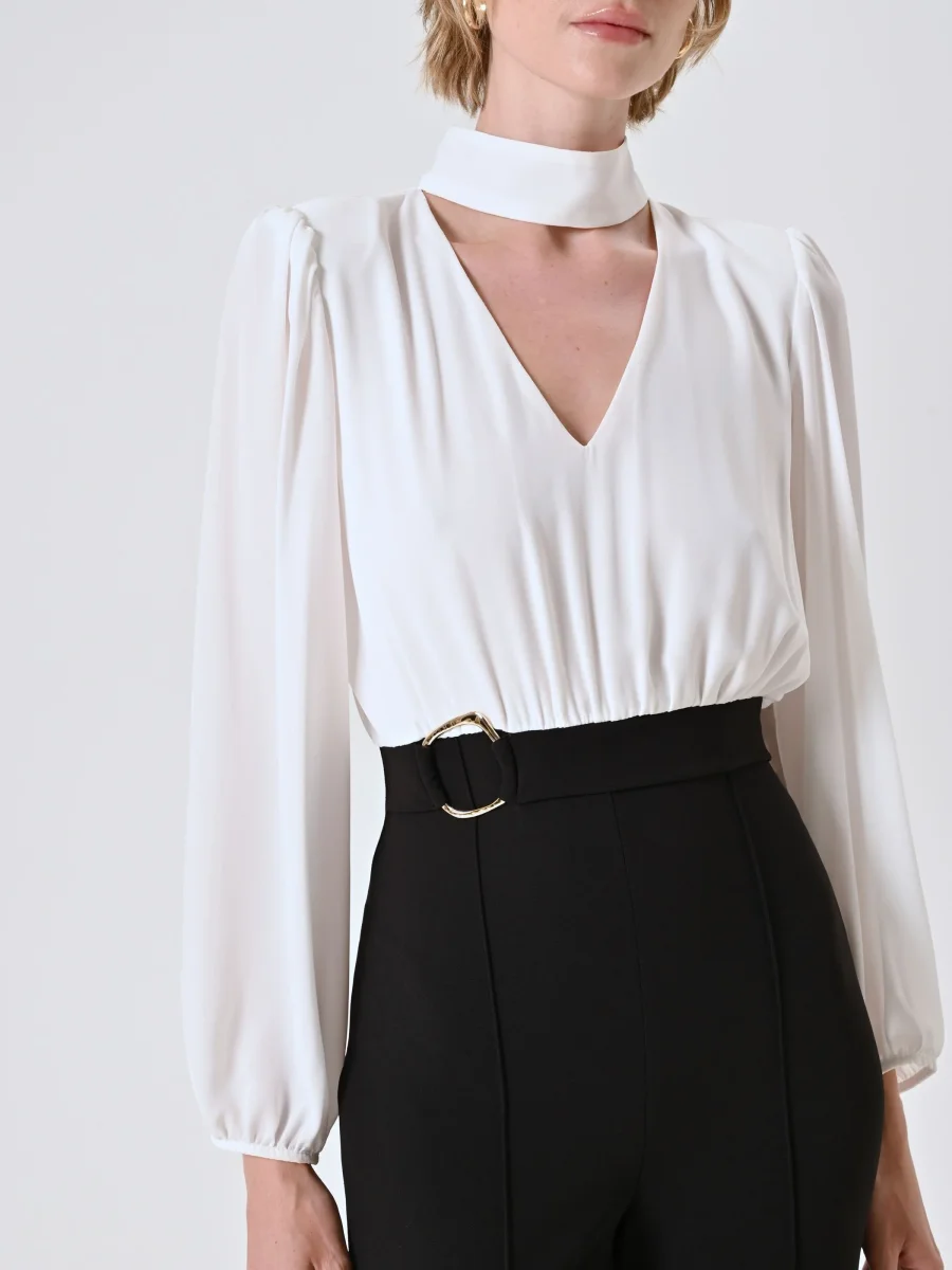 Tuta con Blusa Bianca e Fibbia – Image 3