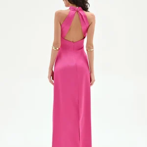 Abito lungo fuxia con scollo all'americana