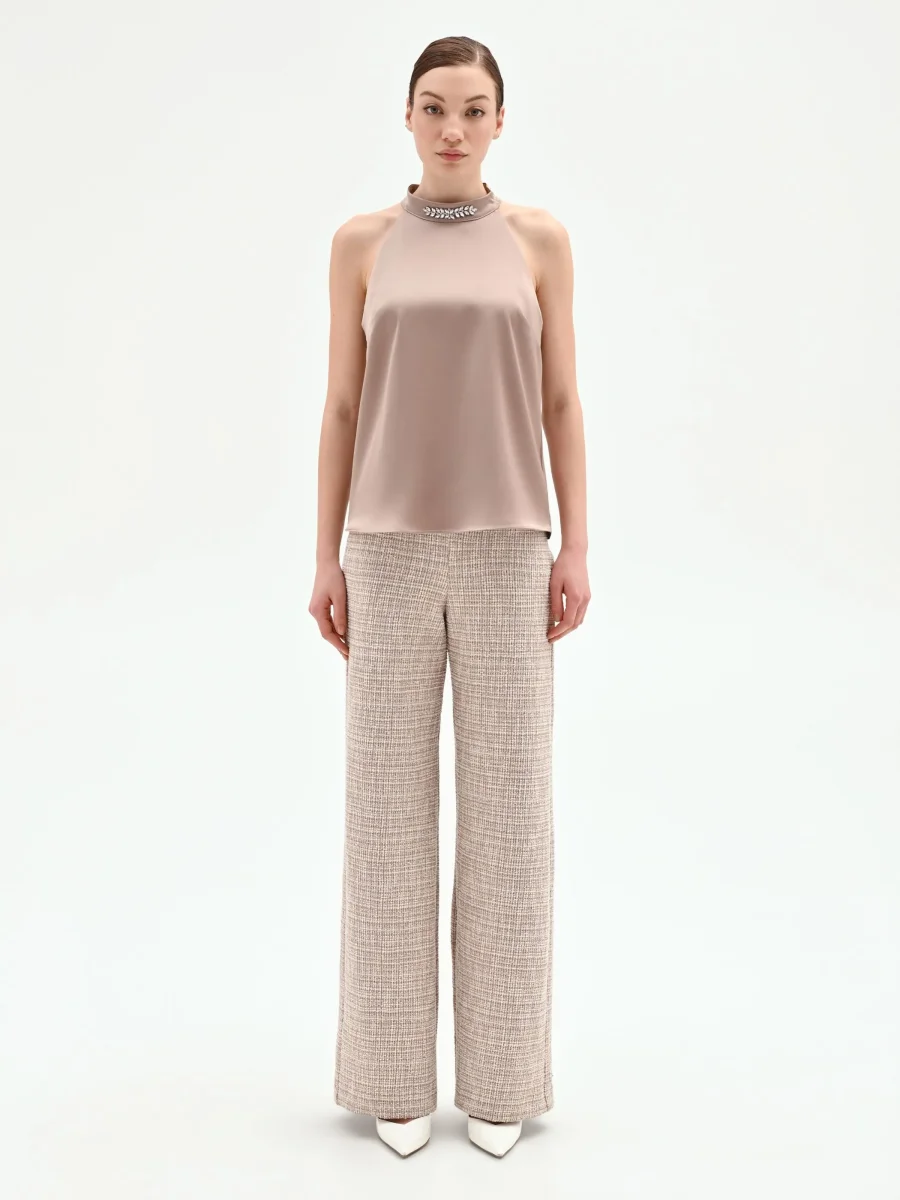 Top tortora beige in raso con applicazione gioiello – Image 2