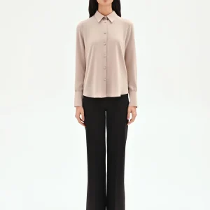 Camicia beige con bottoni ricoperti