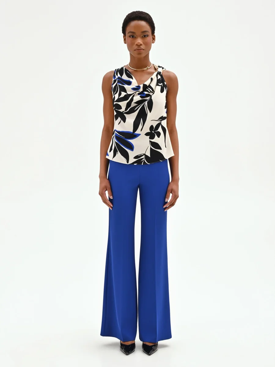 Top asimmetrico blu cina con stampa astratta