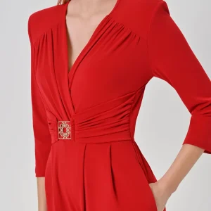 Tuta rossa con fibbia