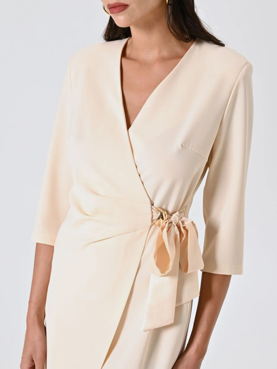 Abito Wrap con Nastri in Raso e decoro Gioiello Beige – Image 4