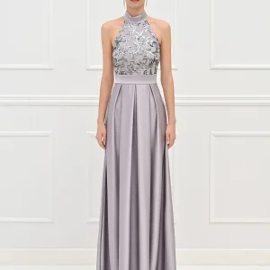 Abito lungo argento con corpetto in paillettes e gonna in raso