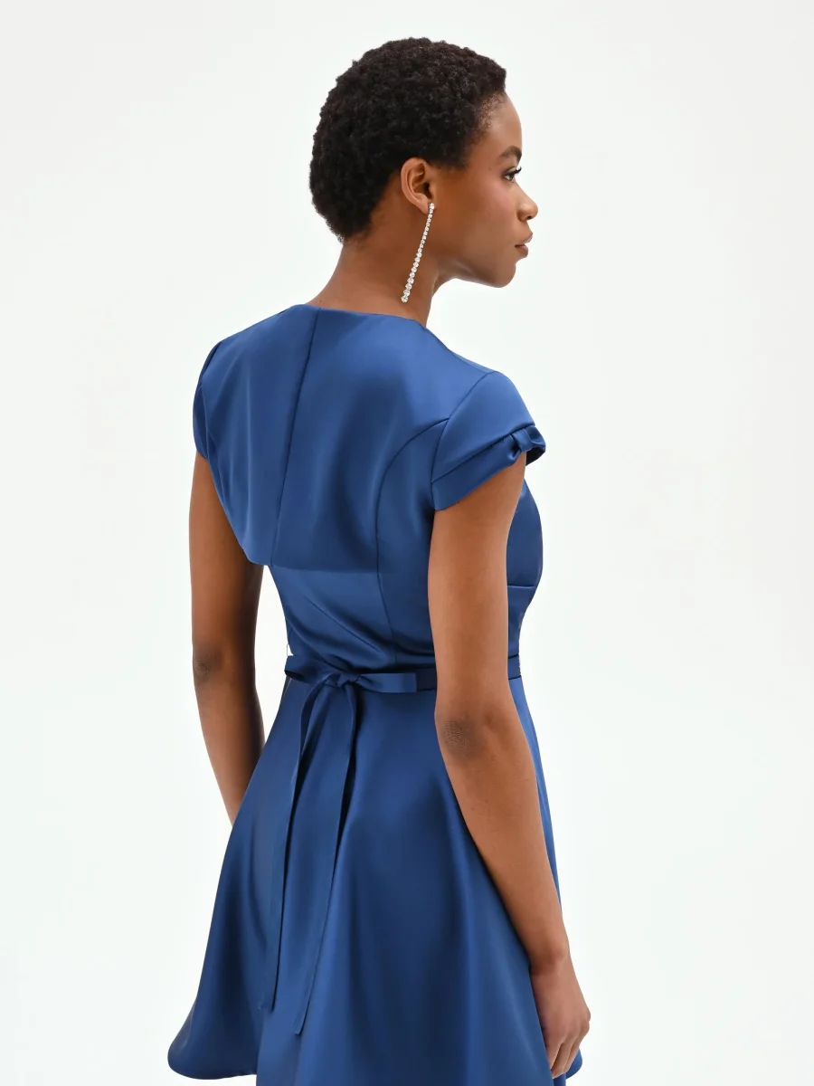 Coprispalla blu brillante in raso – Image 4