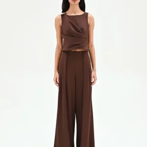 Canotta crop cioccolato con drappeggio asimmetrico