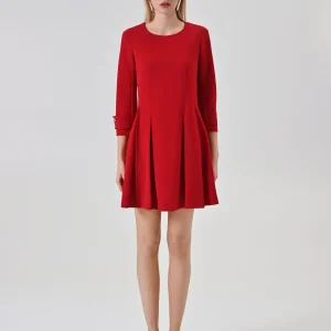 Abito rosso a ruota con maniche tre quarti